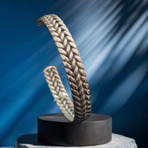 Brazalete modelo cuerda trenzada.